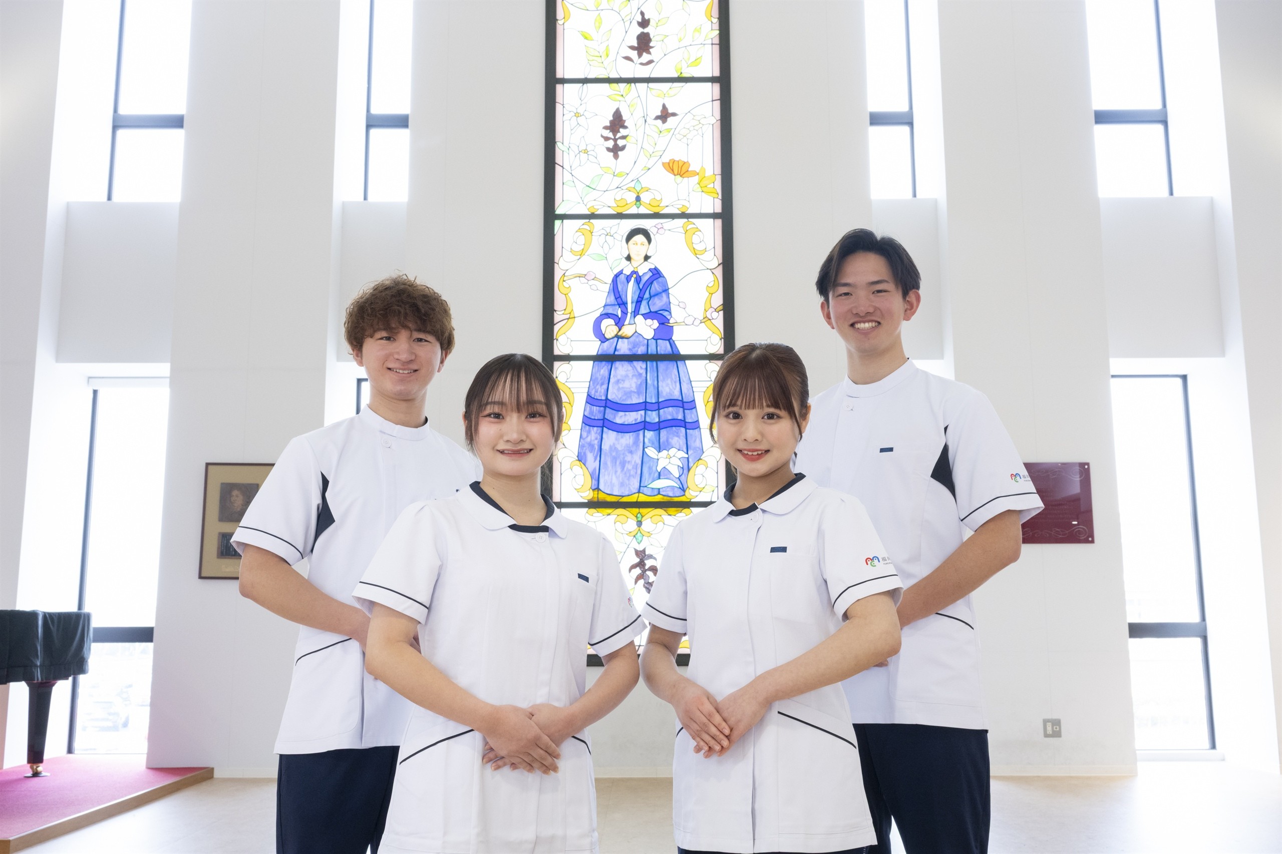 笑顔で語り合う福岡看護大学の学生たち